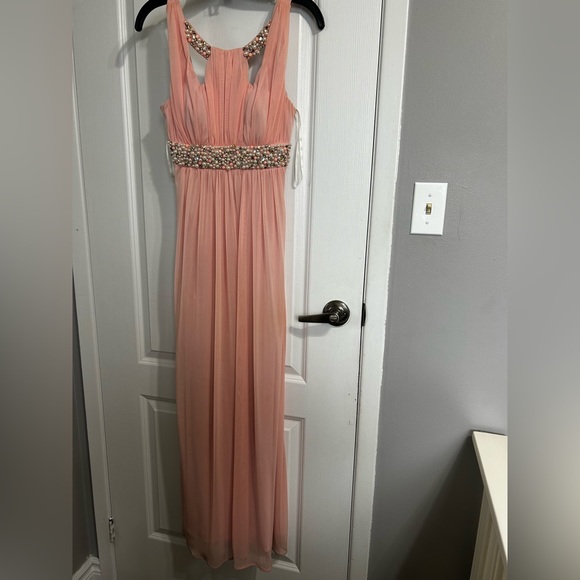 Women’s formal dress - Picture 2 of 3